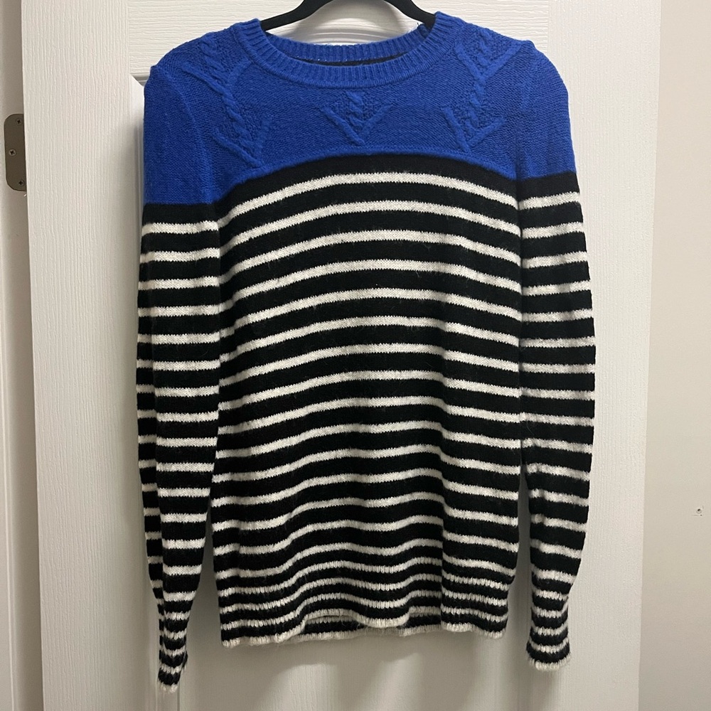 Gap sweater